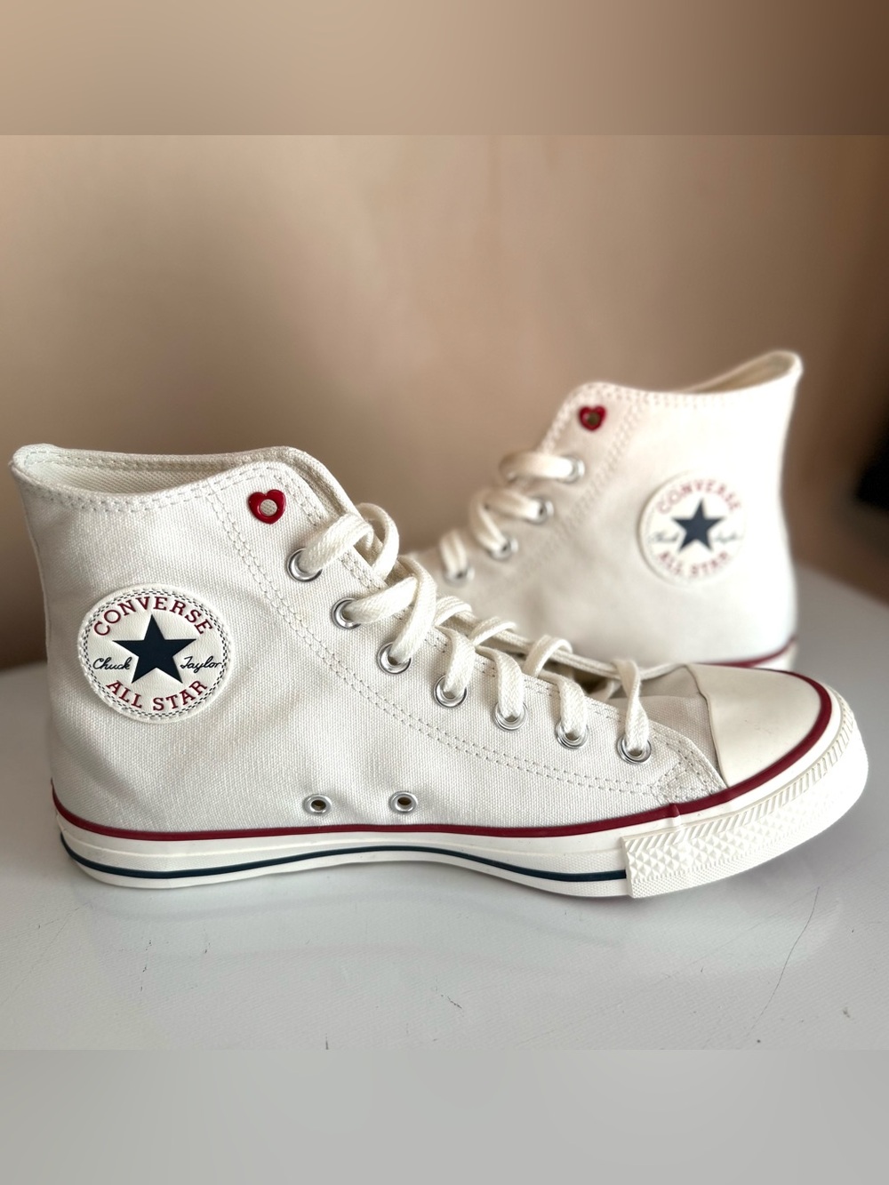 CONVERSE CHUCK TAYLOR ALL STAR WOMEN'S 10 VINTAGE WHITE HEARTS HIGH TOP NEW BOX - Picture 5 of 9